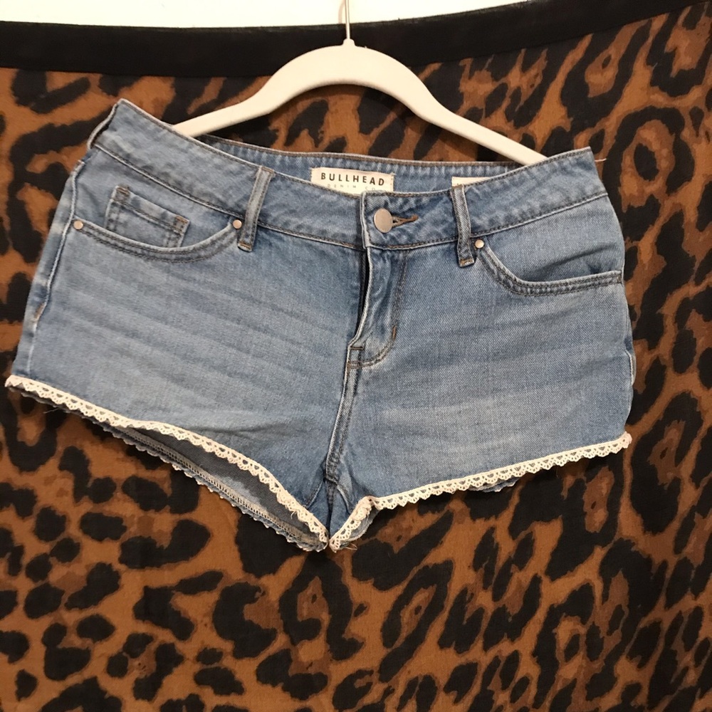 Jean shorts with lace trim